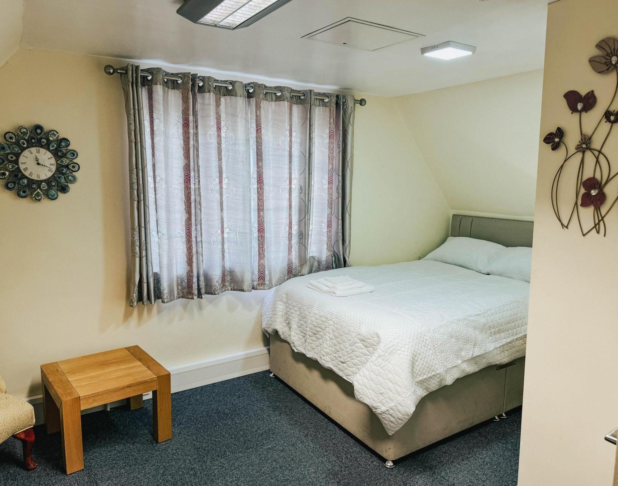 Stylish Modern 1-Bed Apartment In Prime Solihull Town Centre Exterior photo